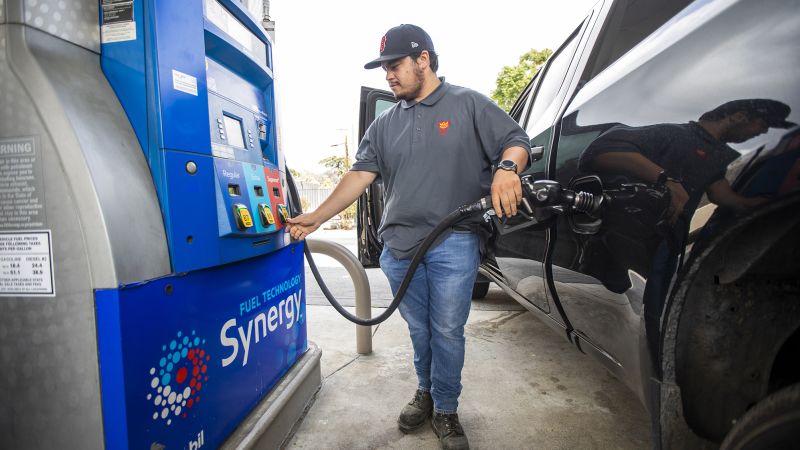 Gas prices jump to fresh record highs