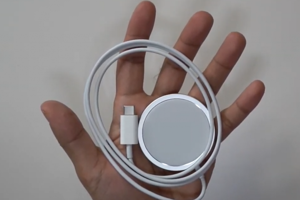 Apple Car Charger Could Be Similar To iPhone's Magsafe