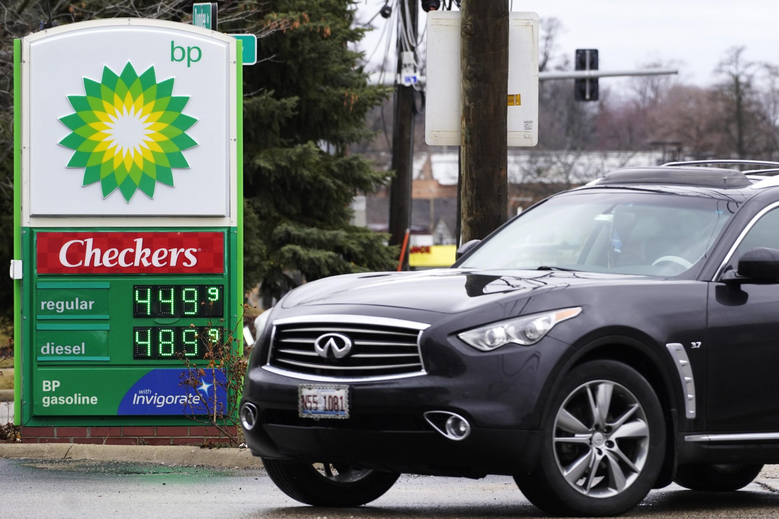Drivers bemoan high gasoline prices with no relief in sight