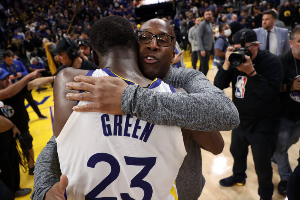 Kawakami: In a day full of events and deep emotions, Mike Brown was the Warriors’ perfect interim leader (again)
