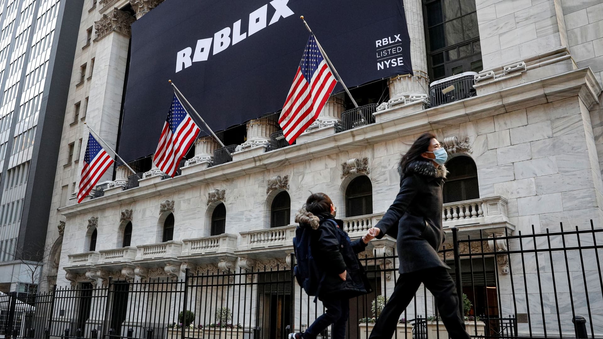 Roblox pops 10% after initial earnings dip