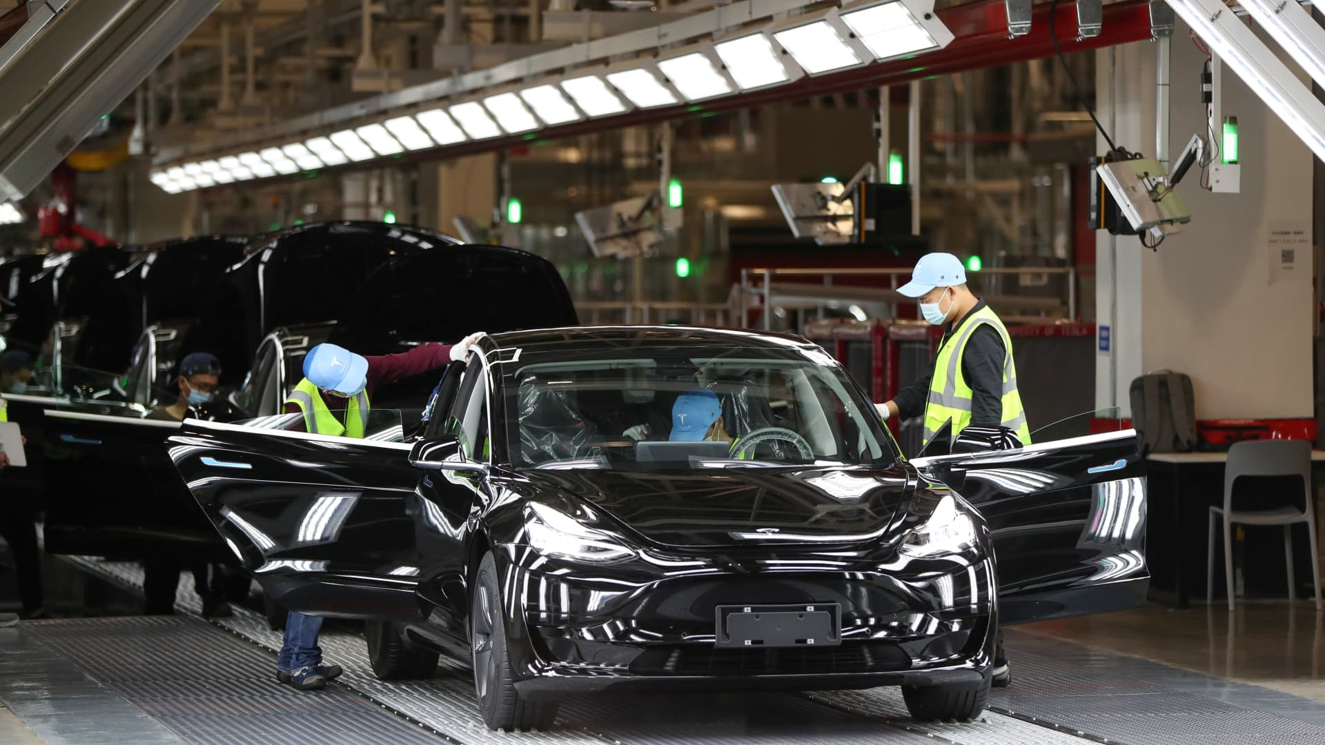 Tesla Shanghai production lags due to parts shortages