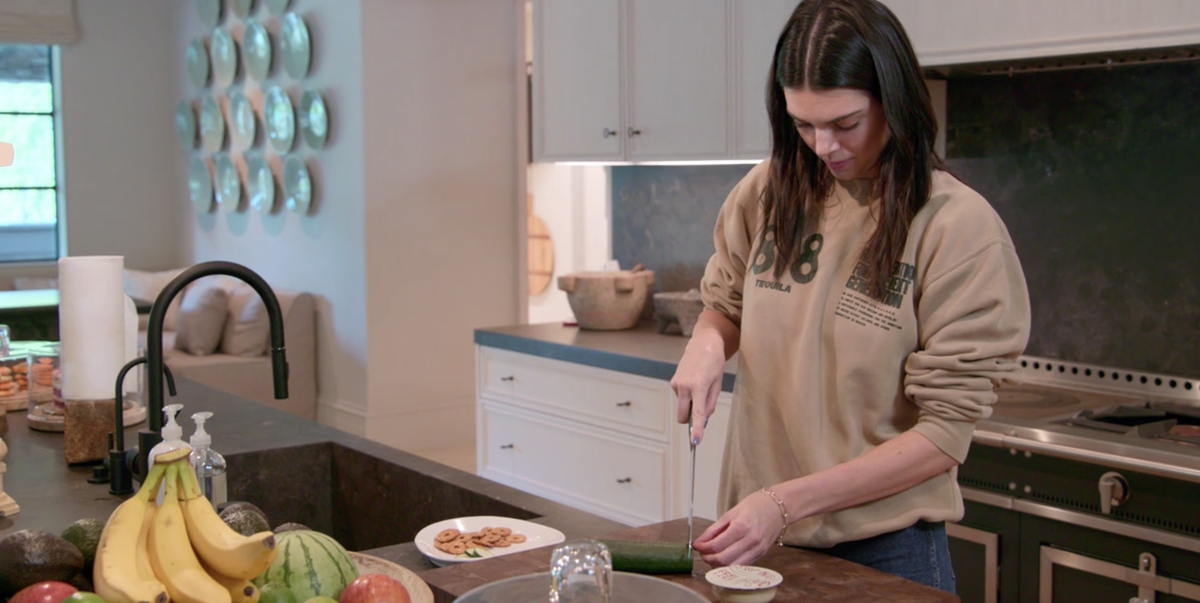 The Best Tweets About Kendall Jenner's Attempt to Cut a Cucumber